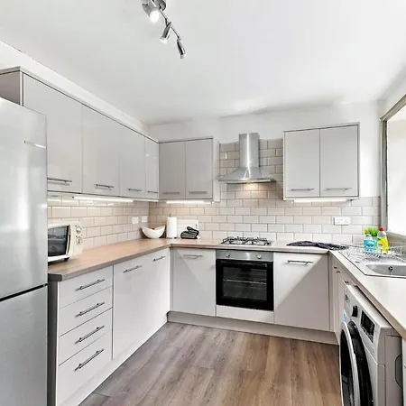 3br Duplex - Uni - Apartment *