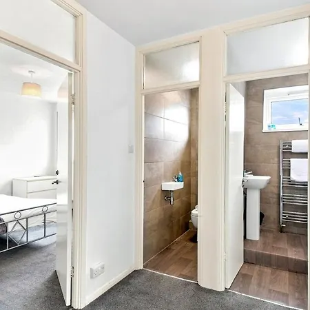 3br Duplex - Uni - Apartment *
