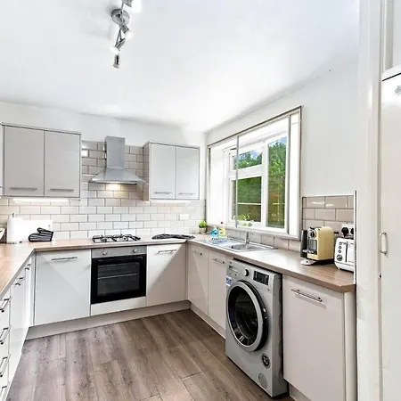Spacious 3br Duplex - Prime Location - Uni *